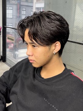 イーラ(era) フェザーパーマ　刈り上げ眉カットパーマツイストスパイラル