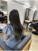 オリーブグレージュ
