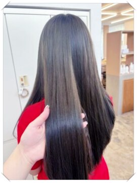 エクラヘアーズボウグループ(eclat hair’s BEAU group) シームレススモーキーアッシュロング