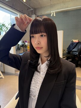 アム(amu) 前髪カット/顔周りレイヤー/レイヤーカット/暗髪/ブリーチなし