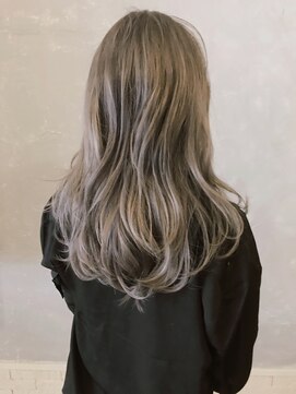 ラヴリア カミツ(LOVERIA KAMITSU) シルバーグレージュ