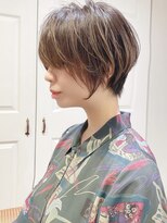 耳かけ/ショートボブ/フォギーベージュ/毛先ウェーブパーマ小林