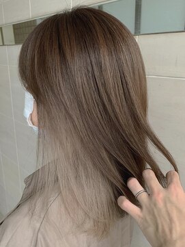 グロウ 上野御徒町(grow) 耳かけ/フォギーベージュ/マッシュウルフ/外ハネ[上野/御徒町]