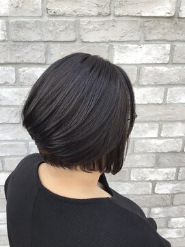 アミィヘアー(Ami Hair) 前下がりショート×ピンクブラウン×フォルムコントロール