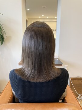 グランウェイ(GRUNWAY) オリーブグレージュ×外ハネ