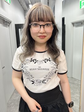 ヌープヘアーアイス(NUUP.hair ici) ホワイトベージュ× インナーブラック