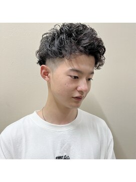 エストアール フクオカ 福岡博多店(est-r. Fukuoka) フェード×スパイラルパーマ