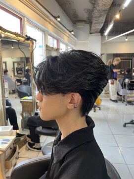 アイズ 海老名(AIZU) センターパートウルフ　カルマパーマ　メンズパーマ