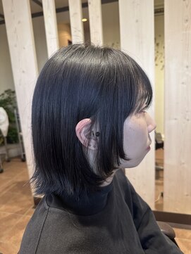 フランジェッタヘアー(Frangetta hair) 顔周りレイヤー