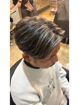 ルーメン 岐阜(ROOO MEN) メンズセンターパートマッシュホワイトベージュハイライト