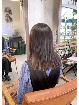 ヘケム(hekm) 切りっぱなしセミロング