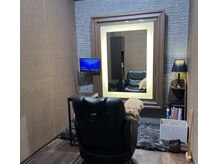 個室にて移動することなく技術の全てを行えます。