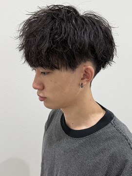 ヒュイル バイ ニアウ(Hwyl by Niau) メンズマッシュパーマツイストパーマスパイラルパーマ刈り上げ