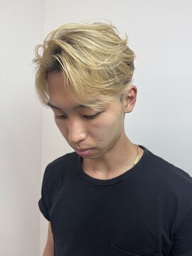ステージ(STAGE) 金髪　ブロンド　かき上げ　刈り上げ