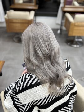 リングバイモアムー(Ring by Moremuu) ブリーチカラー　ホワイトグレー