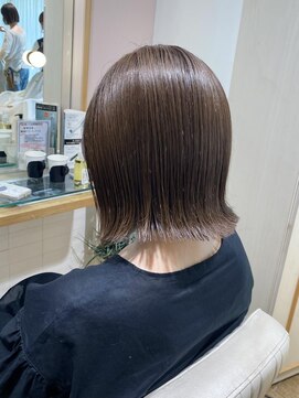 ネオリーブ チロル 横浜西口店(Neolive CiroL.) 切りっぱなしボブ ラベンダーグレージュ 横浜