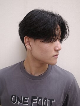 ヨー(Yoh-) 【ニュアンスパーマ/阿部達哉】センターパート/カルマパーマ