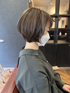 ウニレ バイ センス(unire by sense) 【飾磨/姫路】ショートヘア/白髪ぼかしハイライトカラー