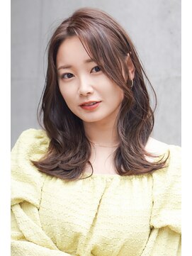 ウォークヘアーリリィ(Walk hair lily) 韓国風レイヤー×エモージュカラー