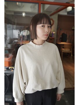 アザー(o. the .r) ワイドバングとボブ