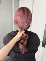 アコ(Aco)&nbsp;ファッションに馴染む、くすみピンクカラー