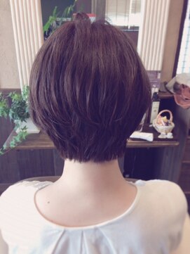 クレプティーク(Cleptique) ふんわり前下がりショート