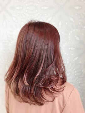 エメラ ヘア ドレッシー(EMERA hair Dressy) 弾むワンカールパーマをピンクなデザインカラーで☆