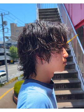 アイズ 海老名(AIZU) 波巻きウルフ ツイストスパイラルパーマ メンズ前上がりウルフ