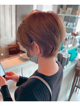 アトリエ エス atelier es HAIRDESIGN ふんわりショート/20代30代40代50代/白髪ぼかし/透明感カラー