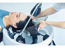 【頭浸浴で健康な頭皮環境を保ちます◎】頭皮の皮脂や汚れを除去をして毛穴詰まりも解消します！