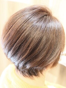 頭皮に優しい白髪染めでダメージを軽減しながら理想のカラーに。トリートメントとの同時施術もおすすめ♪