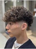 外国人風パーマスペインカールスパイラルパーマフェード刈り上げ
