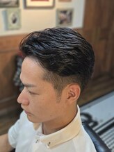 アンドザバダス(&THE BADASS) ツーブロック×ビジネスマン向けアイロンパーマ
