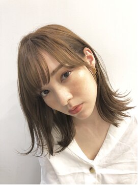 アピッシュ アオヤマ(apish AOYAMA) 外ハネ、ベージュブラウン