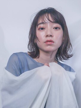 エンクス(enx) ひし形シルエット外ハネウルフボブ×シアーグレージュ