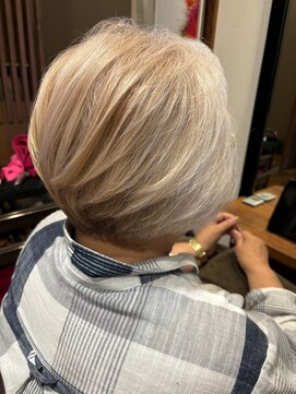 美容室ヒラトヤ 仙北店 グレイカラーひし形束感ショートボブ☆襟足スッキリ立体感