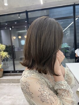 カノイ(KANOI) オリーブベージュ/透明感カラー/レイヤースタイル