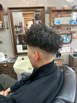 アールズ ヘア(R's hair) MEN’S HAIR/サーフカール/刈り上げセンターパート/印西