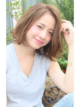 ロエナ(ROENA) ミディアムレイヤーカット似合わせカット大人ガーリー40代50代