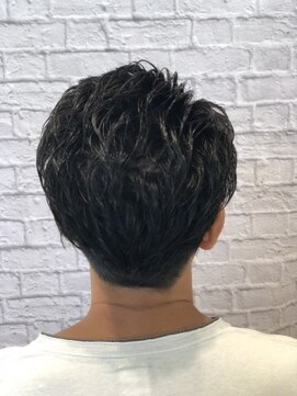 ミーティア バイ クアトロ(Meteor By QUATRO) 刈り上げオールバックスタイル