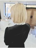 ホワイトブロンドボブ