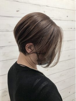 メリア(MELIA)の写真/白髪に悩む大人女性におすすめ！半年放っておける「育てる白髪ぼかし」をご提案♪お気軽にご相談ください！