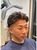 スキンフェード　スパイラルパーマ　金メッシュ