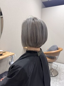 シカ 神戸三宮元町店(Cica) ハイトーン シルバー ブリーチ ショート 透明感 三宮 元町