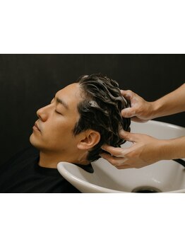 【江坂駅1分/平日21時まで営業】頭皮をほぐし疲れをリセット◎頭皮&髪を美しく整え疲れを癒します。