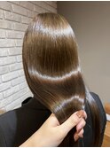 オリーブベージュ