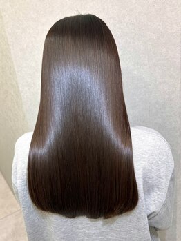 優しいのに強いこだわりの縮毛矯正でクセ毛・うねりを髪の内側からしっかり改善。褒められる圧倒的美髪に☆