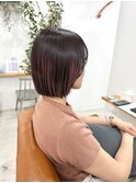 艶めきカシスピンクの切りっぱなしボブ