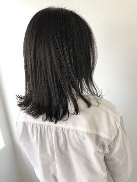 ネイヴィル(navile) ダークグレージュ×外ハネロブ