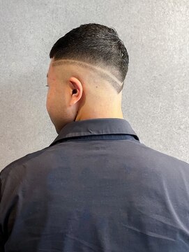 フジヤマバーバーショップ アジト(FUJIYAMA BARBER SHOP ajito) スキンフェード七三クロップ【田中美旺】b1029